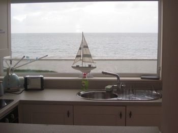 Superb Cintra Beachside *